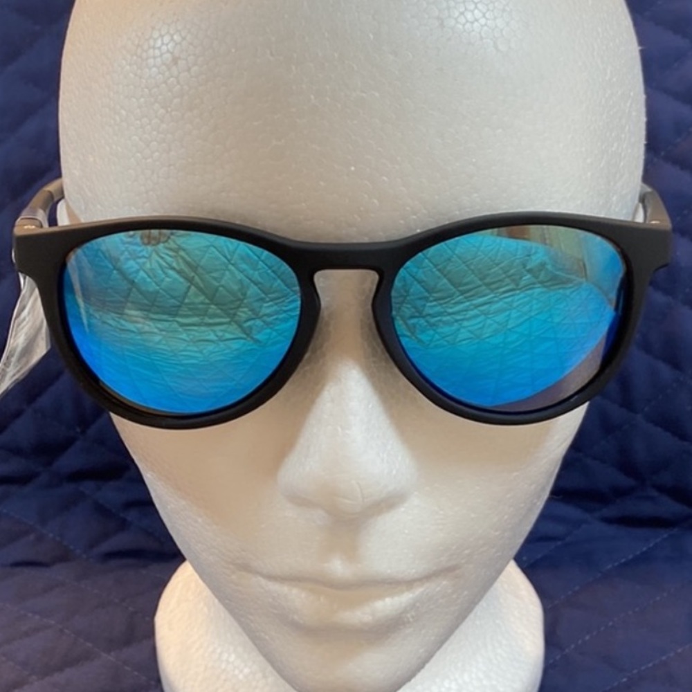 Polarized BLUE LENS W/BLACK FRAME Sunglasses. NWT - Picture 4 of 16